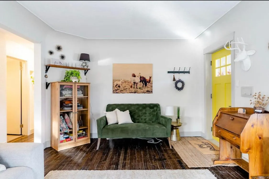 Unique Denver Designer Home 3 Bed 3 Bath Holiday home